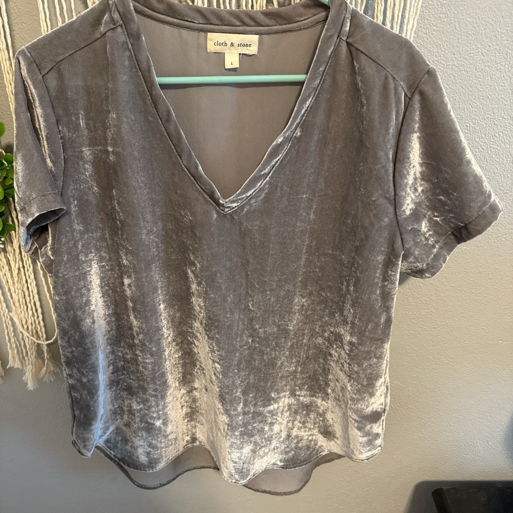 Cloth & Stone Silver Velvet Short Sleeve Top